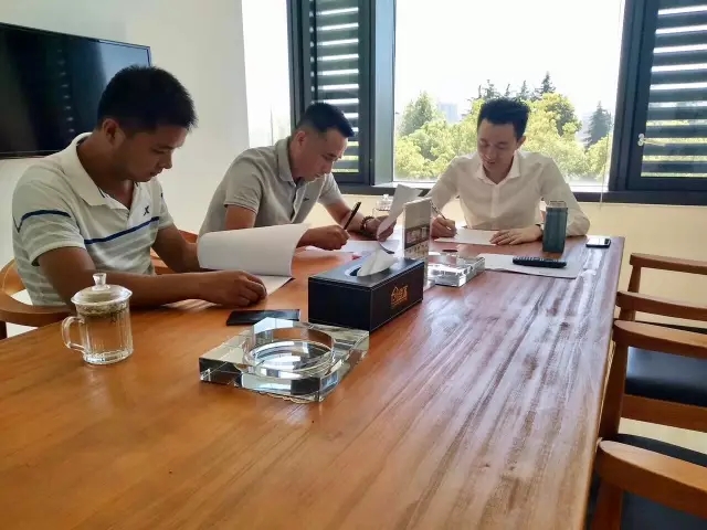 熱烈祝賀蕪湖鳩江孫總、潘總簽約創綠家！
