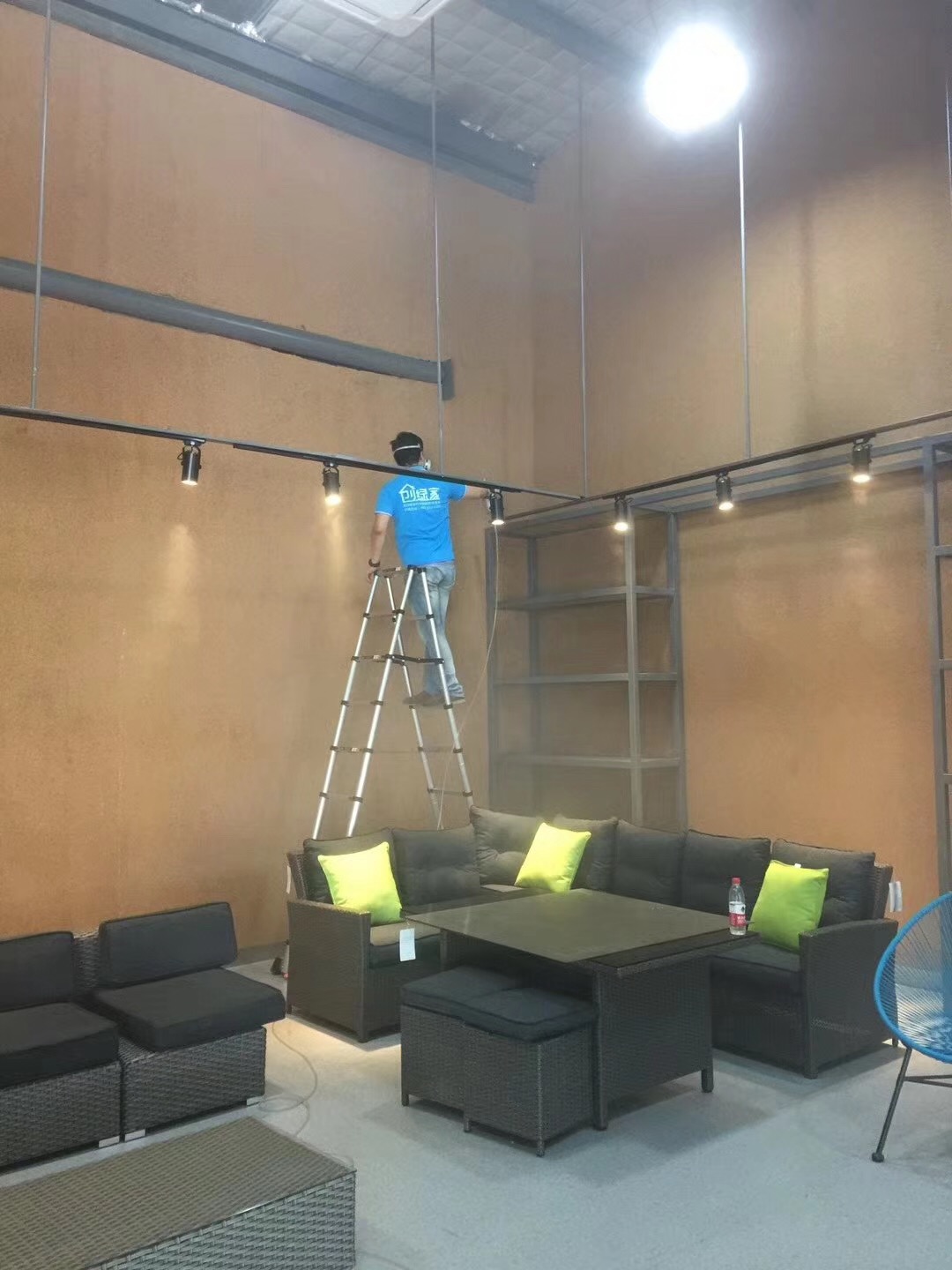 樂富設計園在一個loft創意產業園中，2760多方的一個大項目歷經創綠家兩組工程師兩天兩夜的治理，典型loft式的裝修異味大大降低。樂富設計園的治理源于創綠家曾經為泰普森旗下一家子公司甲醛治理，治理完畢效果非常好，所以泰普森集團二次選擇我們治理。創綠家，值得您信任！