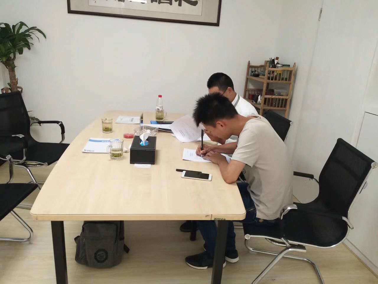 熱烈祝賀李總簽約創綠家杭州市區級代理！