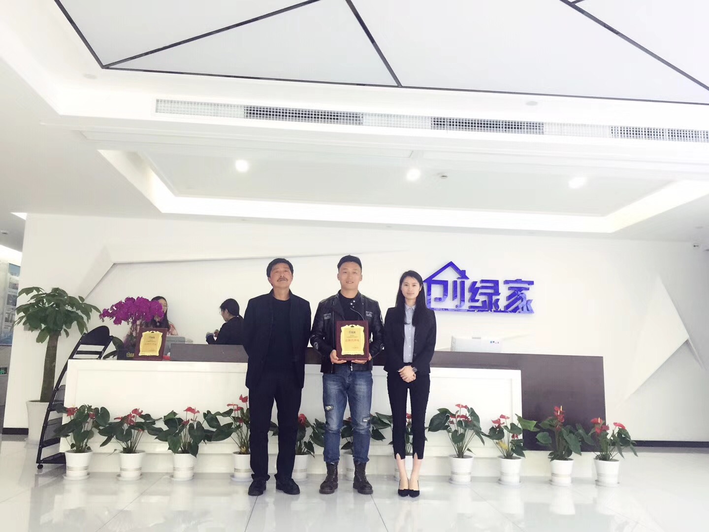 熱烈祝賀張總父子簽約創綠家江蘇省市級代理！