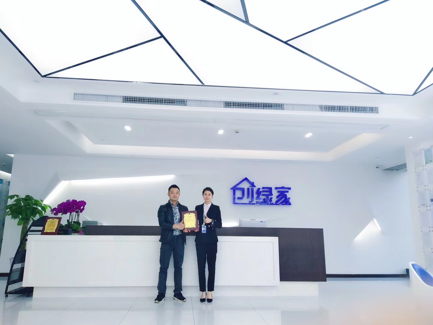 熱烈祝賀張總簽約創綠家重慶市區級代理！