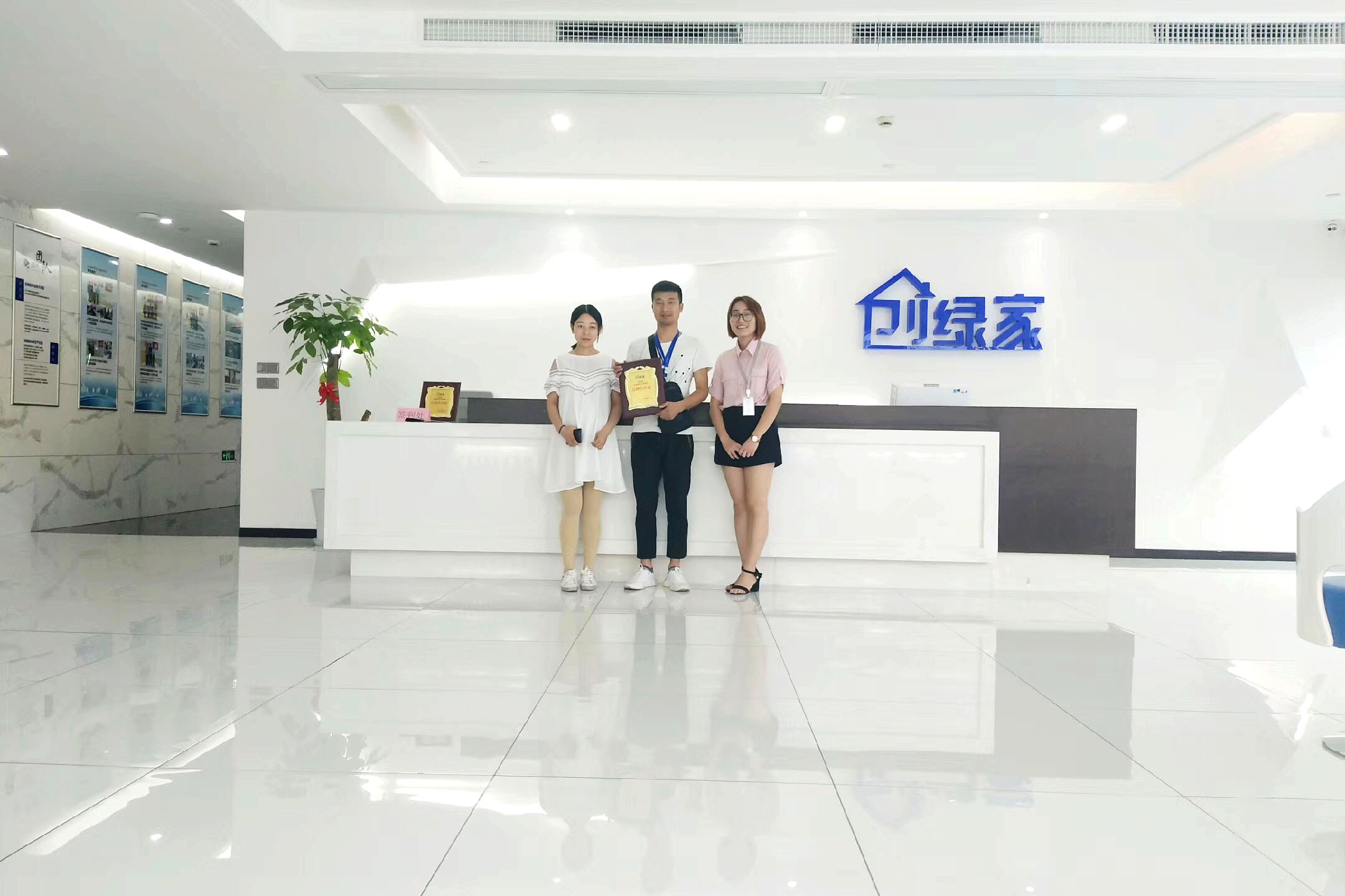 熱烈祝賀段總夫婦簽約創綠家宜昌市區級代理！