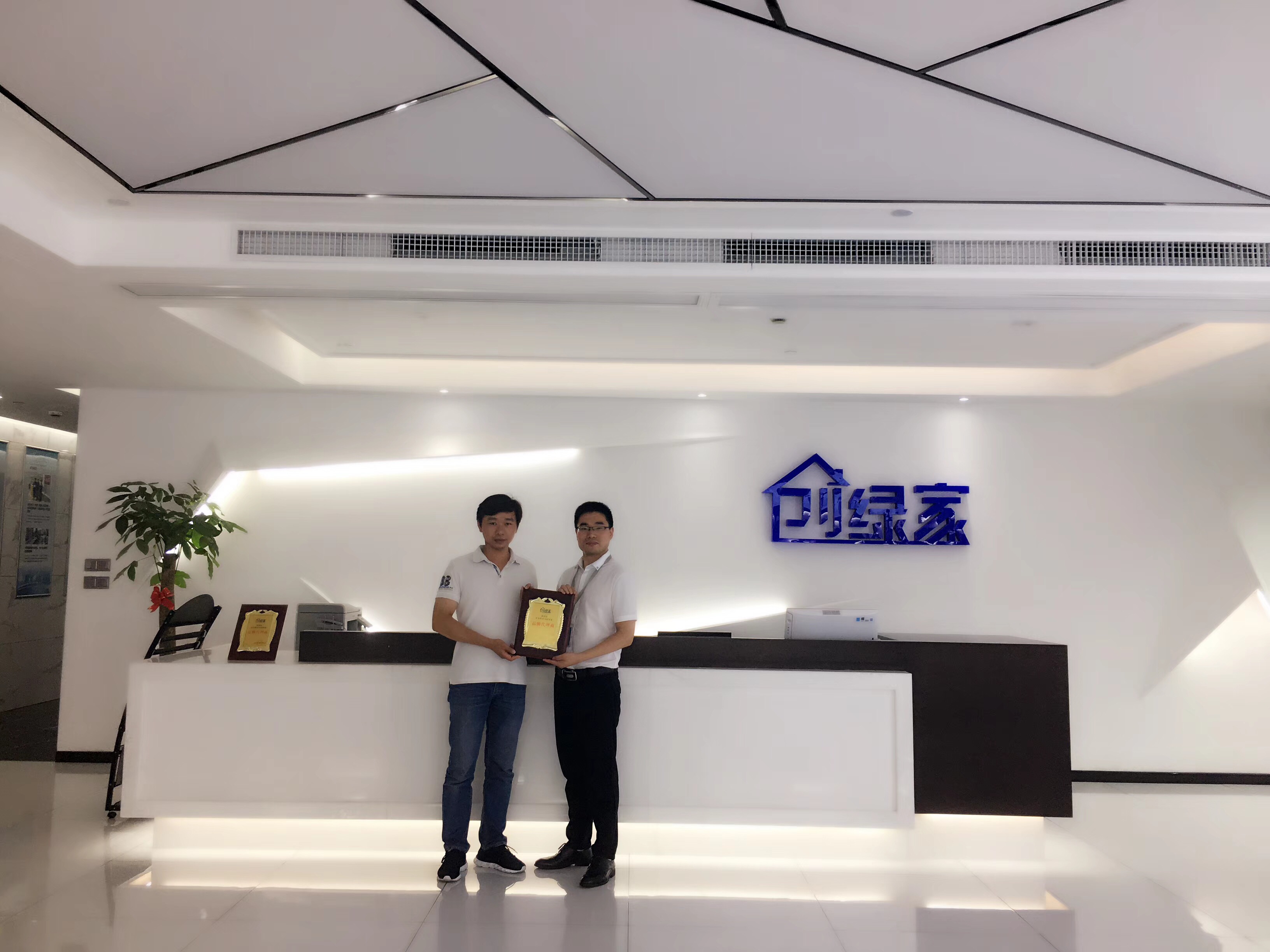 熱烈祝賀陳總簽約創綠家鄂爾多斯市區級代理！