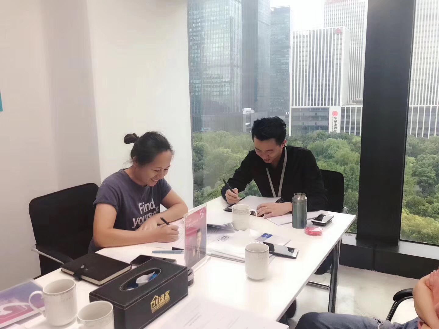 熱烈祝賀李總夫婦、呂總夫婦簽約創綠家永康市區級代理！