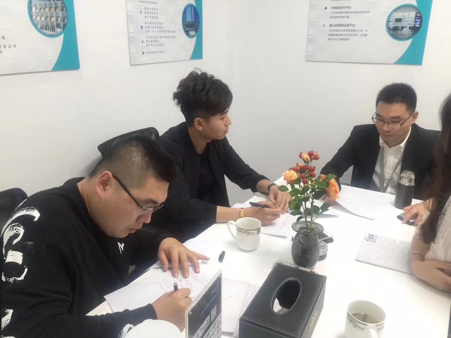 熱烈祝賀李總、王總簽約創綠家鞍山市區級代理！