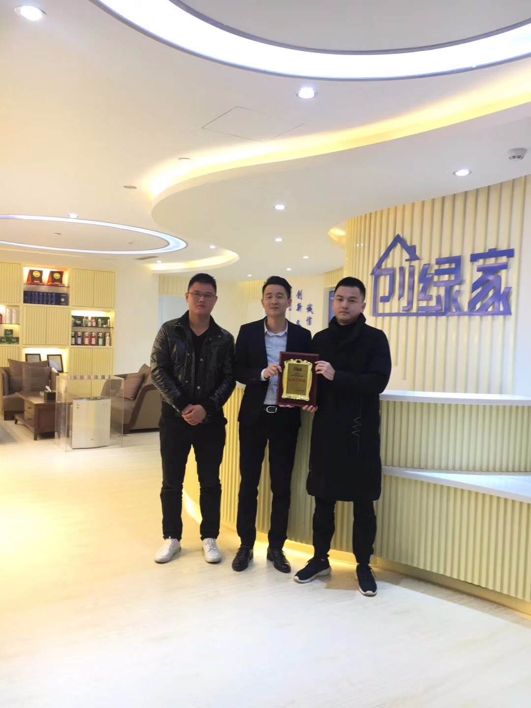 熱烈祝賀周總、楊總簽約創綠家海南省市級代理！