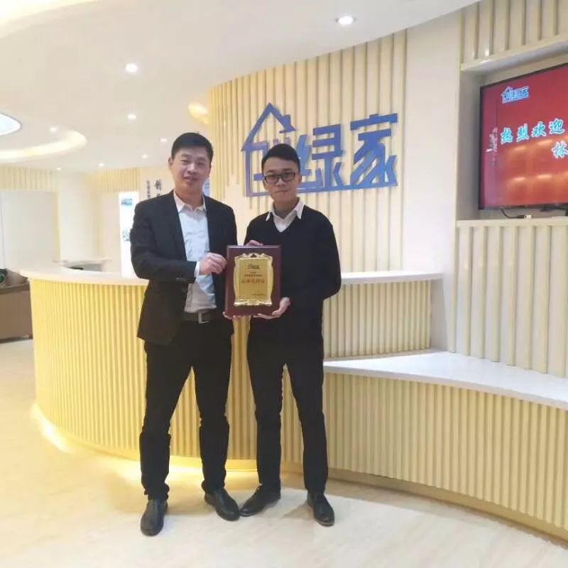 熱烈祝賀李總簽約創綠家肇慶市區級代理！